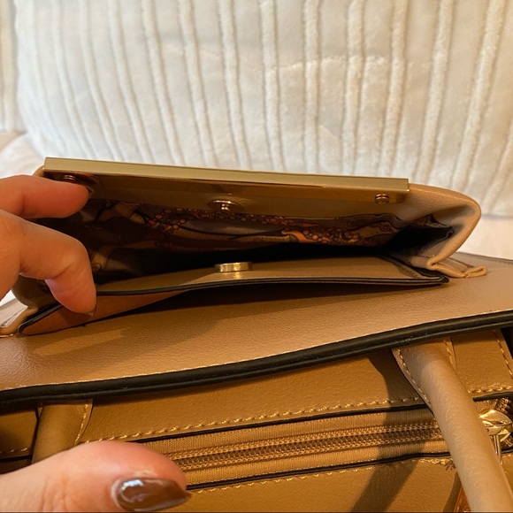 WOMENS PURSE - Picture 4 of 6